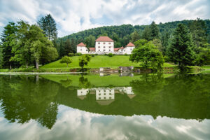 Grad Strmol - Brdo.si