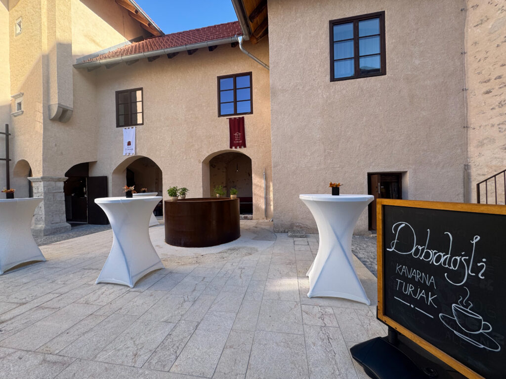 Castle Café - Brdo.si